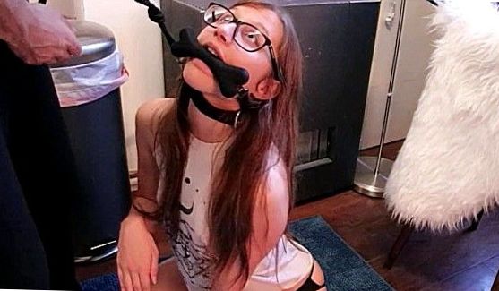 У неё есть хозяин который даёт ей попить молока