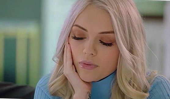 Молодуха растерялась в дорогом коттедже, а начальник сказал чувствуй себя как дома попивая виски