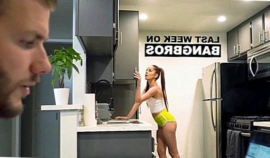 Так это сучка пришла поздно ночью к одинокому мускулистому самцу, типа за сахаром